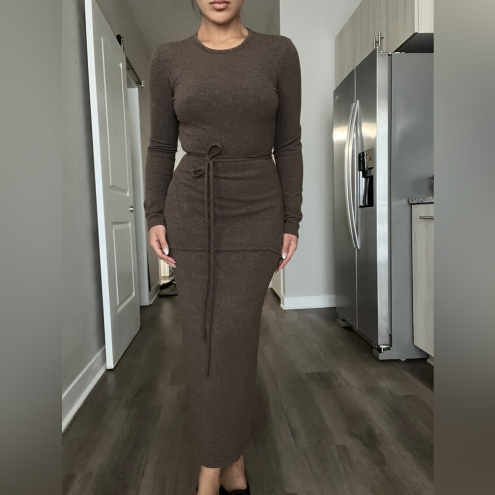 Brown Long Sleeve Knit Dress new never worn